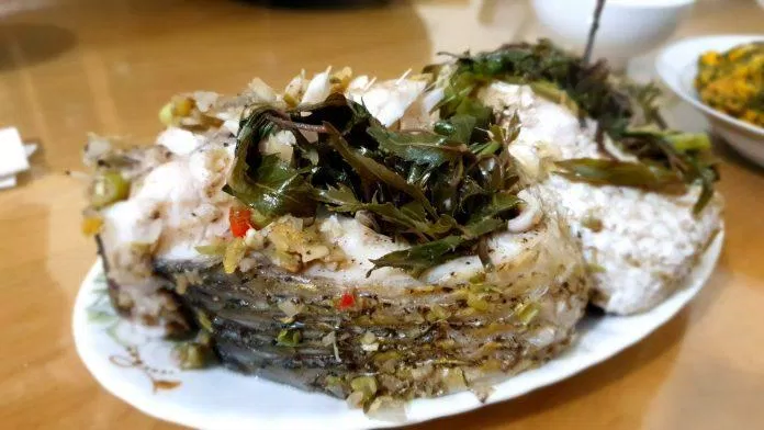 Canh cá nấu đinh lăng cực kỳ tốt cho bà đẻ (Ảnh: Internet). Canh cá nấu đinh lăng cực kỳ tốt cho bà đẻ (Ảnh: Internet).