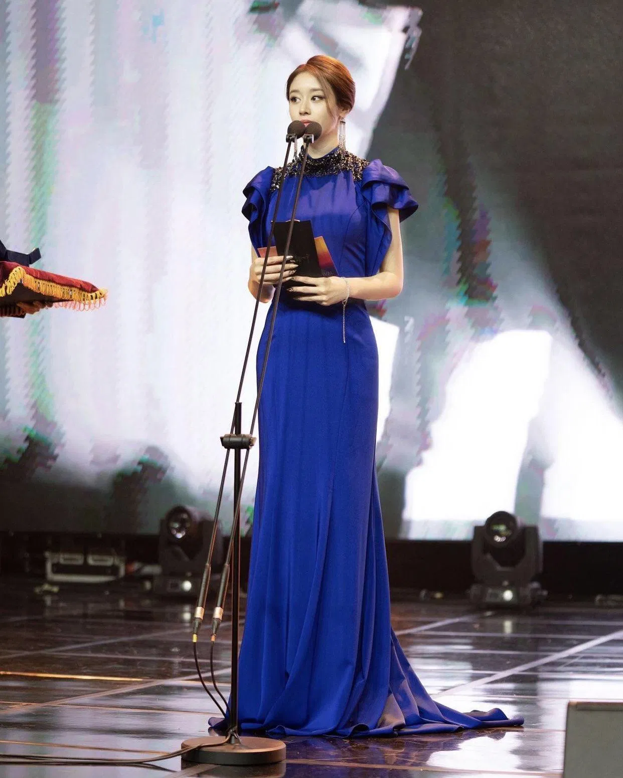 Park Ji Yeon diễn lại Ri a bằng khí chất quyến rũ của chính mình (Ảnh: Internet).