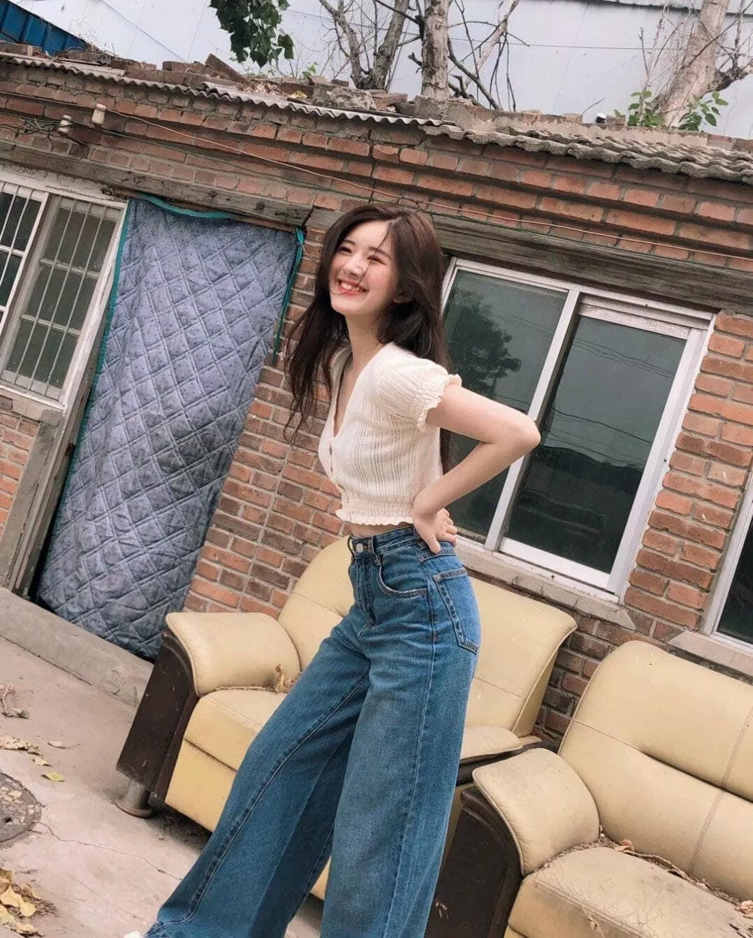 Gu thời trang đơn giản của cô nàng được nhiều bạn trẻ yêu thích (Ảnh: Internet)