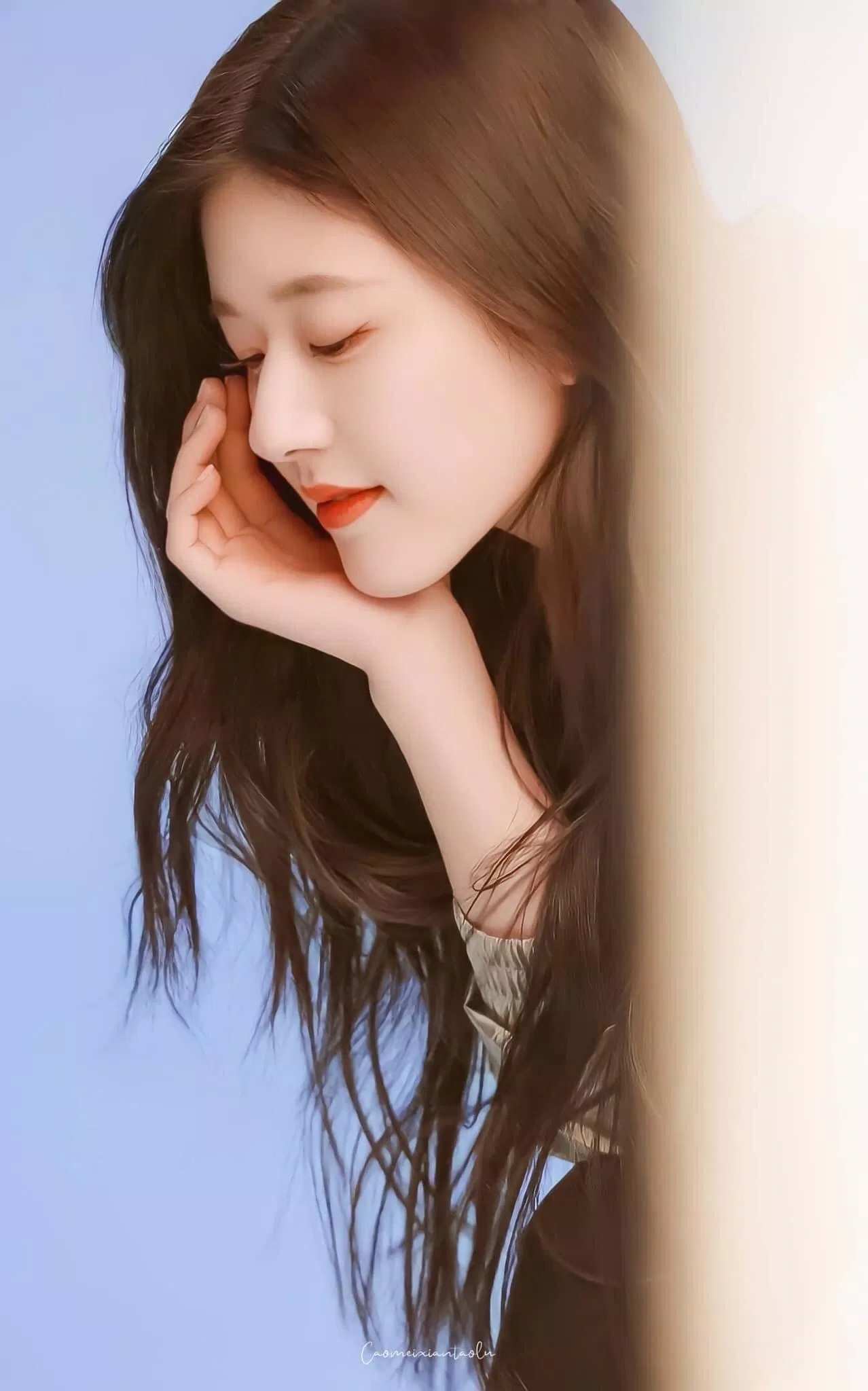 Triệu Lộ Tư sở hữu đường nét nữ tính, nhẹ nhàng (Ảnh: Internet)