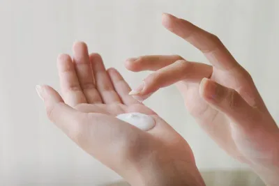 "Một đồng xu" kem chống nắng sẽ vừa đủ cho vùng mặt (ảnh: internet)