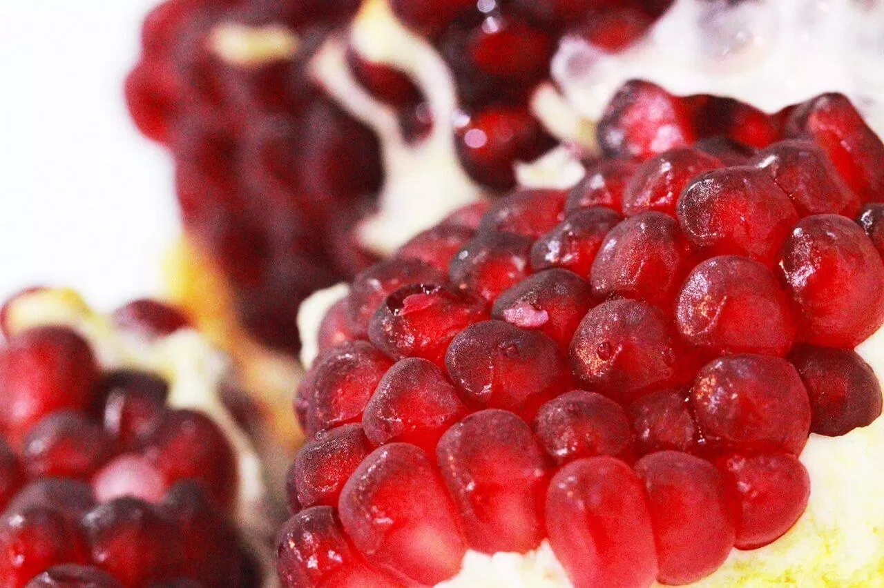 Lựu có tác dụng chống viêm mạnh, giúp đề phòng nhiều bệnh nguy hiểm và ngăn ngừa lão hóa hiệu quả. (Nguồn: Internet) Lựu có tác dụng chống viêm mạnh, giúp đề phòng nhiều bệnh nguy hiểm và ngăn ngừa lão hóa hiệu quả. (Nguồn: Internet)