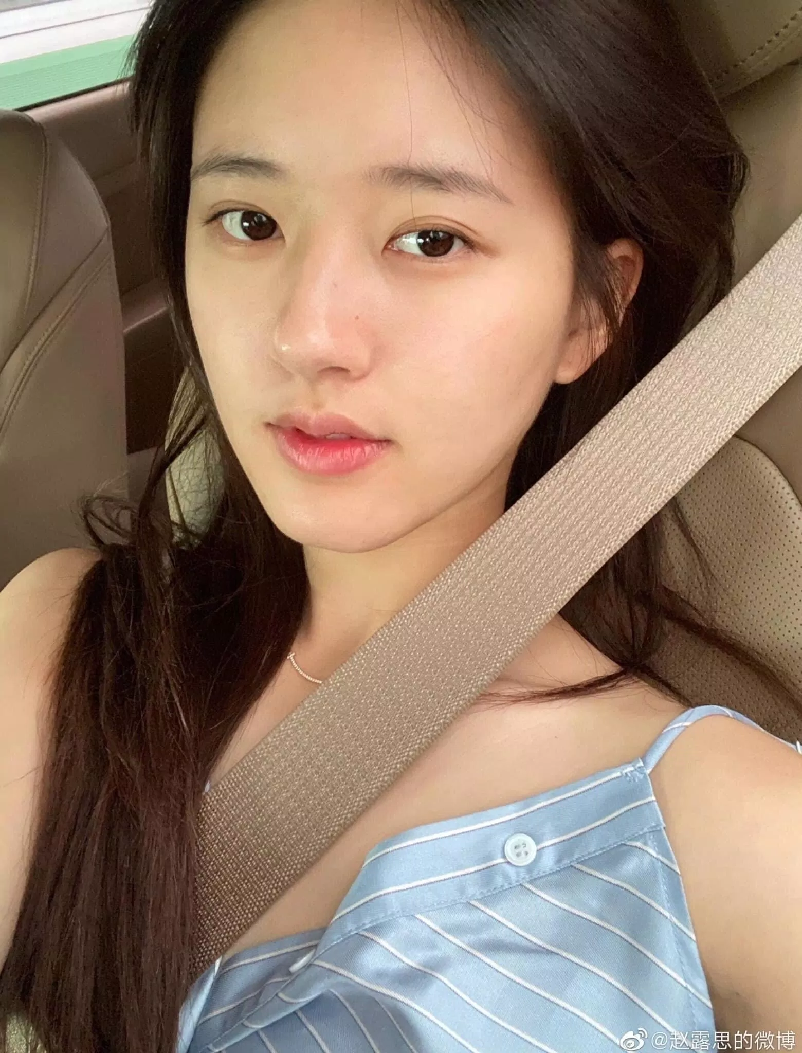 Cô nàng không ngần ngại shoư mặt mộc (Ảnh: Internet)