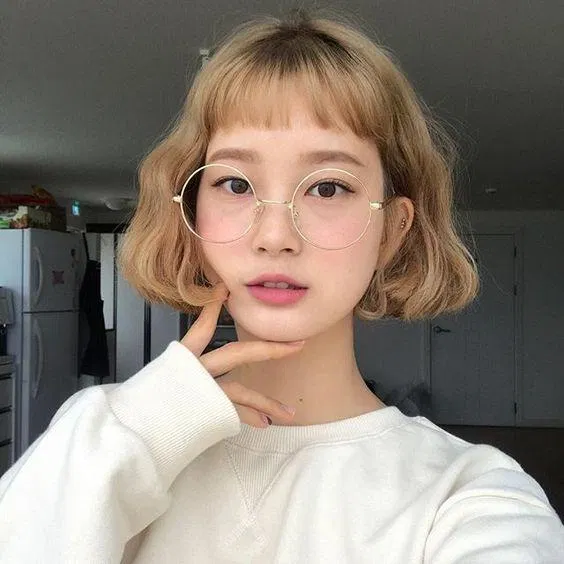Mẫu tóc ngắn nữ đẹp trẻ trung, năng động với mái ngố. (Ảnh: Internet) Mẫu tóc ngắn nữ đẹp trẻ trung, năng động với mái ngố. (Ảnh: Internet)