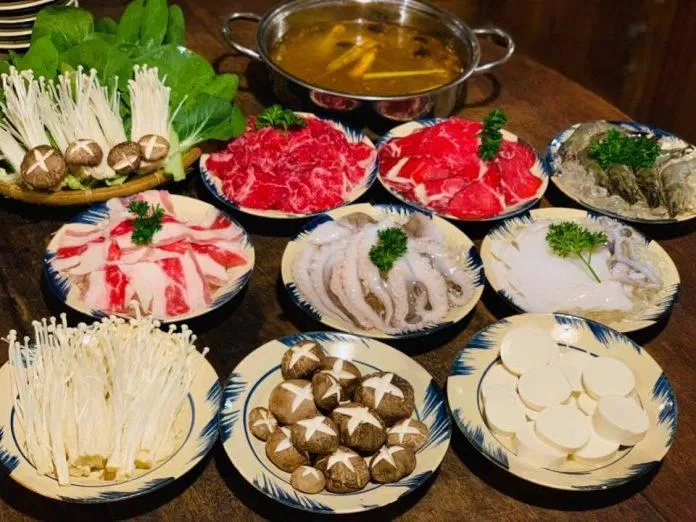 Dưới thời tiết se lạnh cảu Đà Lạt, thưởng thức nồi lẩu nóng hổi thì còn gì bằng (Nguồn: Facebook Cửa hàng nướng Mậu Dịch)