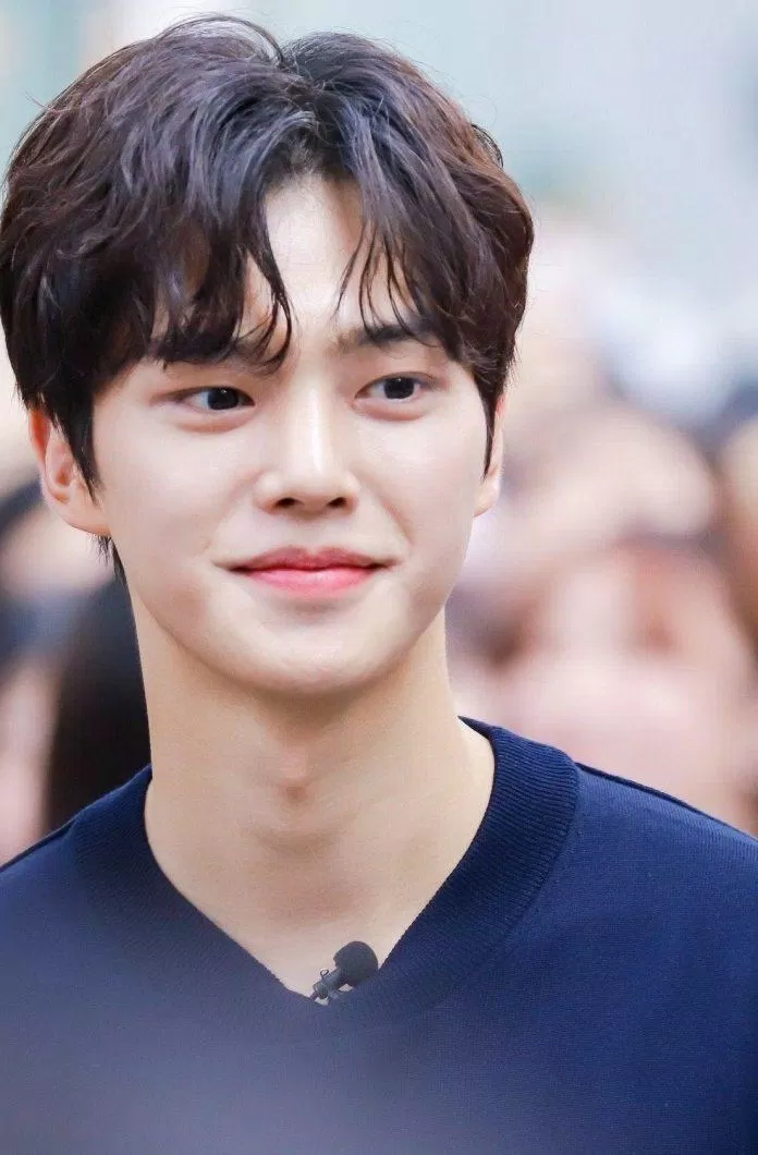 Giống như Chae Jong Hyeop và Ahn Bo Hyun, nam diễn viên Song Kang cũng đánh cắp trái tim khán giả với những nhân vật mà anh chàng đảm nhận trong phim. (Nguồn: Internet) Giống như Chae Jong Hyeop và Ahn Bo Hyun, nam diễn viên Song Kang cũng đánh cắp trái tim khán giả với những nhân vật mà anh chàng đảm nhận trong phim. (Nguồn: Internet)