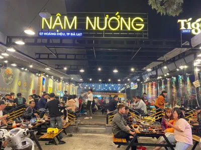 Nậm Nướng Đà Lạt có không gian khá thoáng và rộng (Nguồn: Facebook Nậm Nướng Đà Lạt)