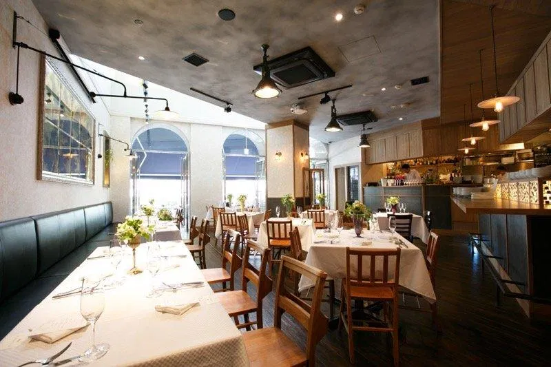 Không gian sang trọng bên trong một nhà hàng kiểu Pháp tại Nhật Bản (Ảnh: Internet).