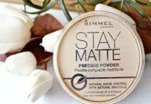 Phấn phủ Rimmel London Stay Matte Pressed Powder giúp lớp nền mìn lì và lâu trôi (Nguồn: Internet)