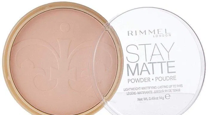 Phấn phủ Rimmel London Stay Matte Pressed Powder thiết kế tối giản và không đi kèm bông tán (Nguồn: Internet)