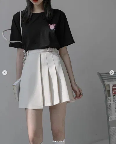 2 tone màu đen trắng basic mà không đơn điệu (Nguồn: Internet) 2 tone màu đen trắng basic mà không đơn điệu (Nguồn: Internet)