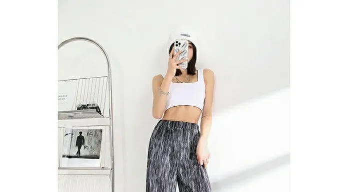 Quần ống rộng họa tiết nổi bật (Nguồn: Internet) Quần ống rộng họa tiết nổi bật (Nguồn: Internet)
