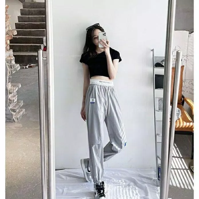 Những chiếc quần ống rộng năng động (Nguồn: Internet) Những chiếc quần ống rộng năng động (Nguồn: Internet)
