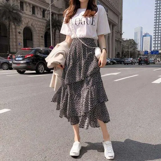 Phong cách vintage là gì? 4 điều cần lưu ý giúp bạn biến hóa thành nàng thơ ngay áo cổ vuông Áo sơ mi áo sơ mi cổ vuông áo sơ mi họa tiết áo sơ mi lụa áo sơ mi vintage áo trễ vai biến hóa cách phối đồ chân váy chân váy caro chân váy midi cổ điển hiện đại item họa tiết caro nàng thơ phối đồ phong cách phong cách vintage Phong cách Vintage là gì quần áo quần ống rộng váy hoa váy hoa nhí váy lụa váy voan vintage