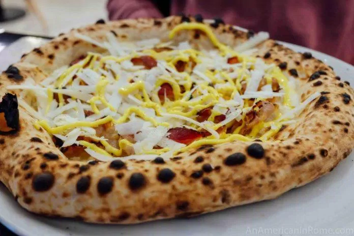 Bánh pizza của tiệm Seu Pizza Illuminati (Ảnh: Internet). Bánh pizza của tiệm Seu Pizza Illuminati (Ảnh: Internet).