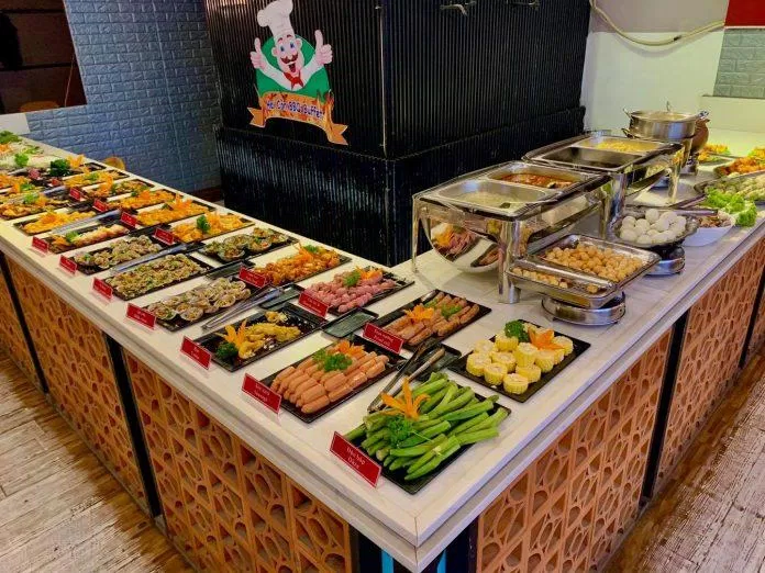 Menu buffet khá đa dạng từ thịt tới hải sản (Nguồn: Facebook Hai Còn BBQ)