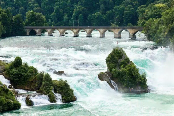 Sông Rhine, Thụy Sĩ.  tấm ảnh.  Internet