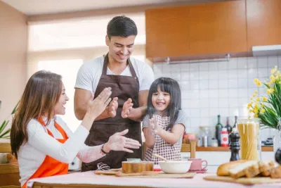 Sự đồng hành của gia đình là yếu tố quan trọng để điều trị các chứng bệnh tâm lý như PTSD (Ảnh: Internet). Sự đồng hành của gia đình là yếu tố quan trọng để điều trị các chứng bệnh tâm lý như PTSD (Ảnh: Internet).