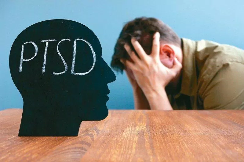 PTSD thường biểu hiện dưới dạng những cảm xúc tiêu cực (Ảnh: Internet). PTSD thường biểu hiện dưới dạng những cảm xúc tiêu cực (Ảnh: Internet).