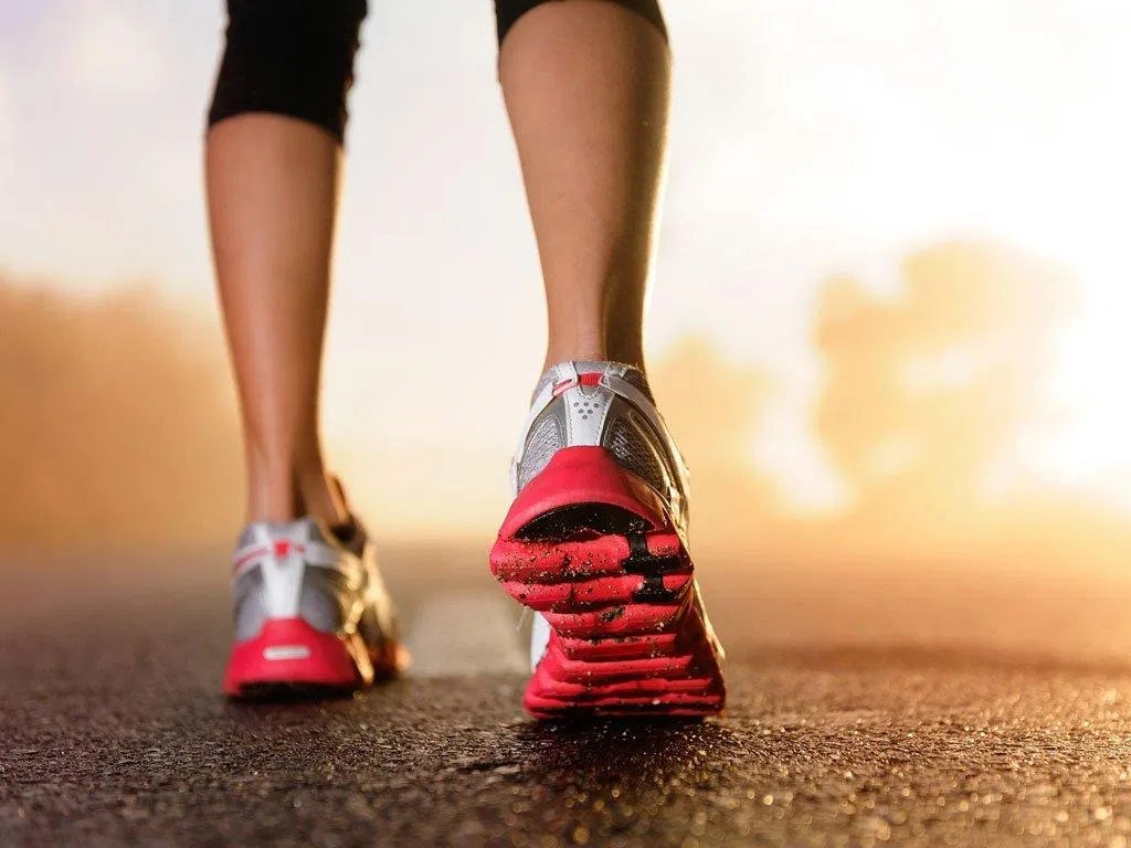 Nên đi bộ liền mạch, tránh nghỉ đứt quãng liên tục ảnh hưởng đến hiệu quả của việc luyện tập (Ảnh: Internet). Nên đi bộ liền mạch, tránh nghỉ đứt quãng liên tục ảnh hưởng đến hiệu quả của việc luyện tập (Ảnh: Internet).