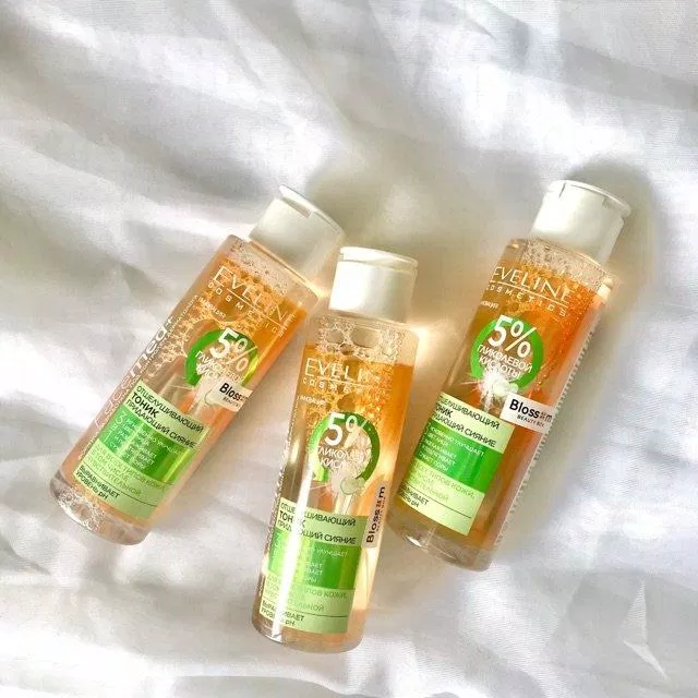 Toner Eveline 5% Glycolic Acid là sản phẩm AHA đến từ quốc gia Ba Lan ( Nguồn: internet)