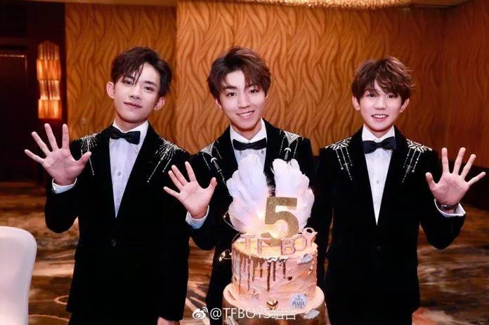 Kỷ niệm 5 năm của TFBoys cũng vì drama giữa các fans mà suýt hủy (Nguồn: Internet)
