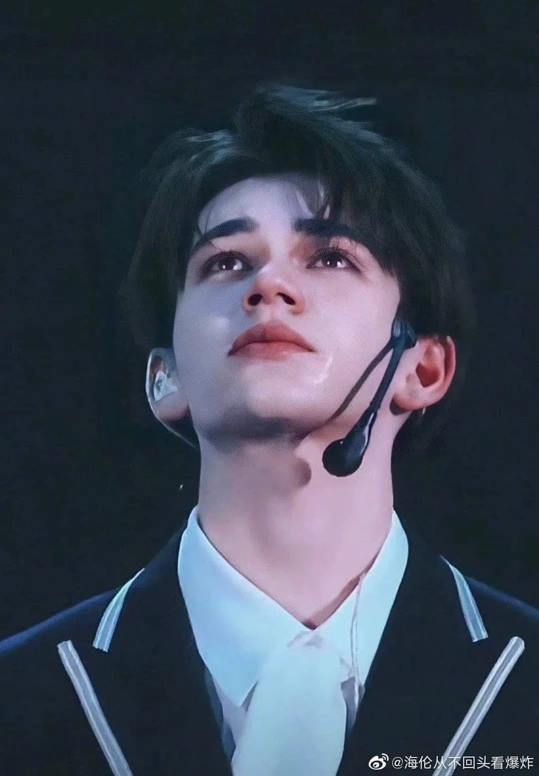 Nước mắt nam nhi cũng rơi trên sân khấu (Nguồn: Internet)