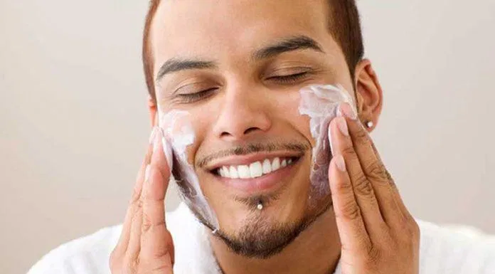 Đối với làn da hỗn hợp bạn cần ưu tiên các bước dưỡng ẩm để tránh da bị quá khô hay quá nhiều dầu ( Nguồn: internet)