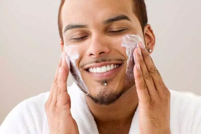 Đối với làn da hỗn hợp bạn cần ưu tiên các bước dưỡng ẩm để tránh da bị quá khô hay quá nhiều dầu ( Nguồn: internet)