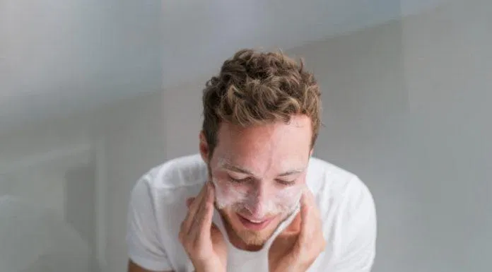 Bước đầu tiên trong chu trình skincare cho nam là đảm bảo làm sạch da tốt nhất ( Nguồn: internet)