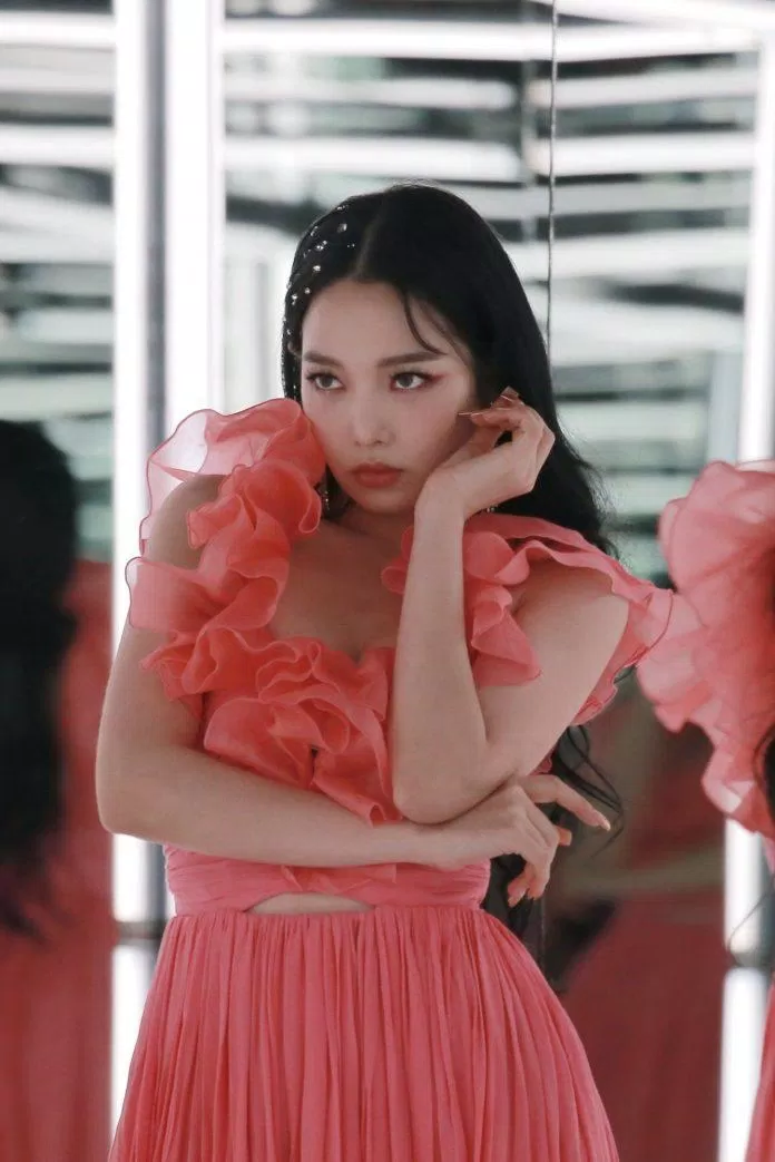 Somin (KARD) vô cùng quyến rũ trong bản dance cover ca khúc Dance For You. (Nguồn: Internet)