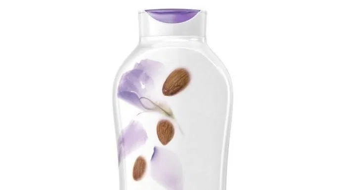 Sữa tắm Olay Daily Moisture Almond Milk có chứa hạnh nhân giàu chất chống oxy hóa ( Nguồn: internet)