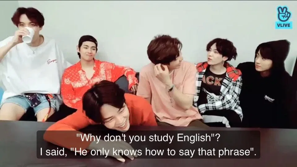 Bố mẹ của Suga khen ngợi trình độ tiếng Anh của V đã tốt hơn (Ảnh: Internet)