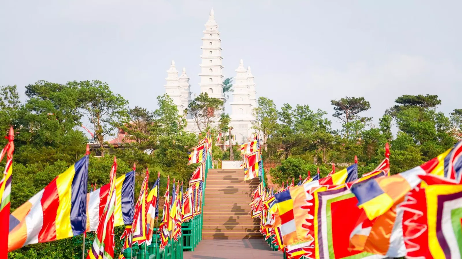 Tham quan khu văn hóa tâm linh Hải Linh (nguồn: Fanpage Sun World Hạ Long Complex)