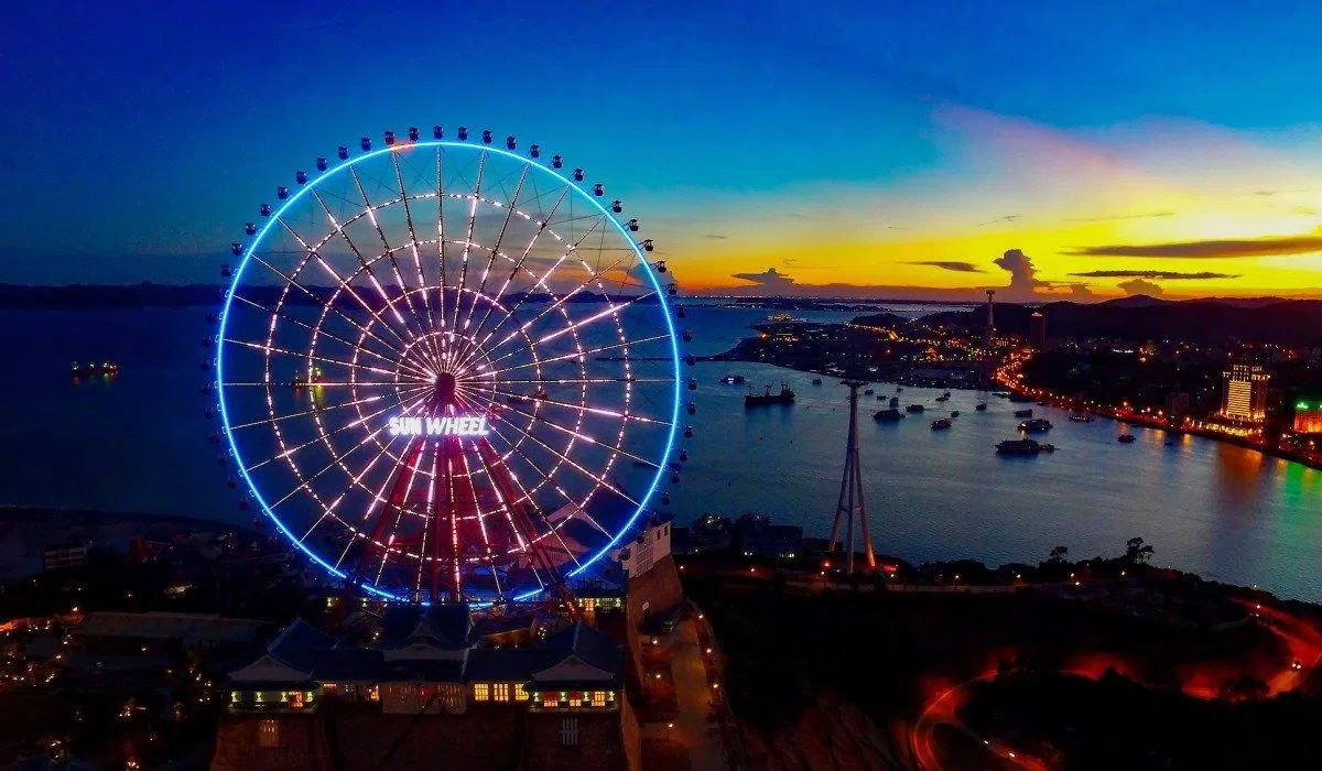Vòng quay mặt trời về đẹp lung linh huyền ảo (nguồn: Fanpage Sun World Hạ Long Complex)