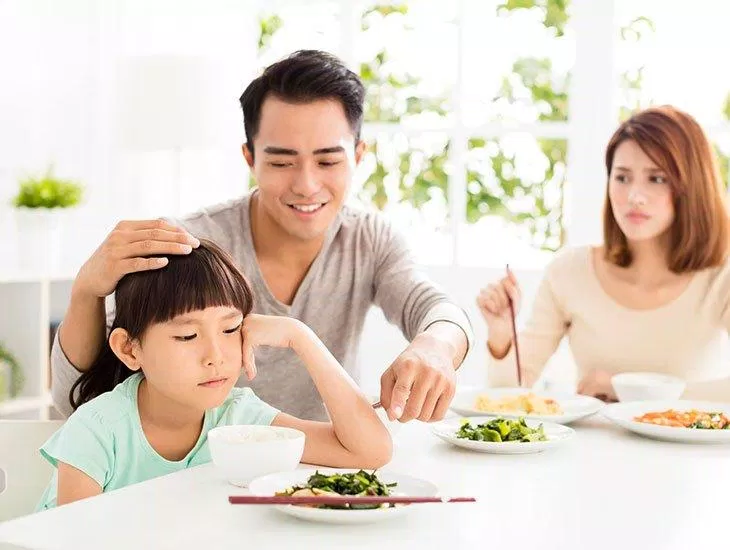 Trẻ biếng ăn sẽ rất khó cao lớn như các bạn cùng trang lứa (Ảnh: Internet).