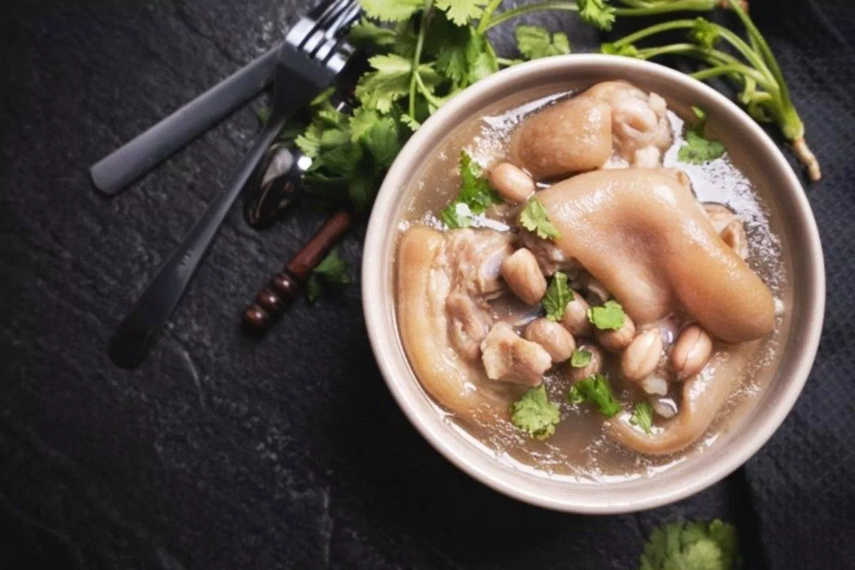 Canh móng giò là một trong những món ăn lợi sữa (Ảnh: Internet). Canh móng giò là một trong những món ăn lợi sữa (Ảnh: Internet).