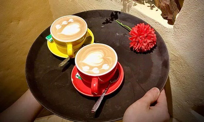 Dubai Coffee Ninh Bình có khá nhiều thức uống và đồ ăn vặt (Nguồn: Facebook Dubai Coffee)