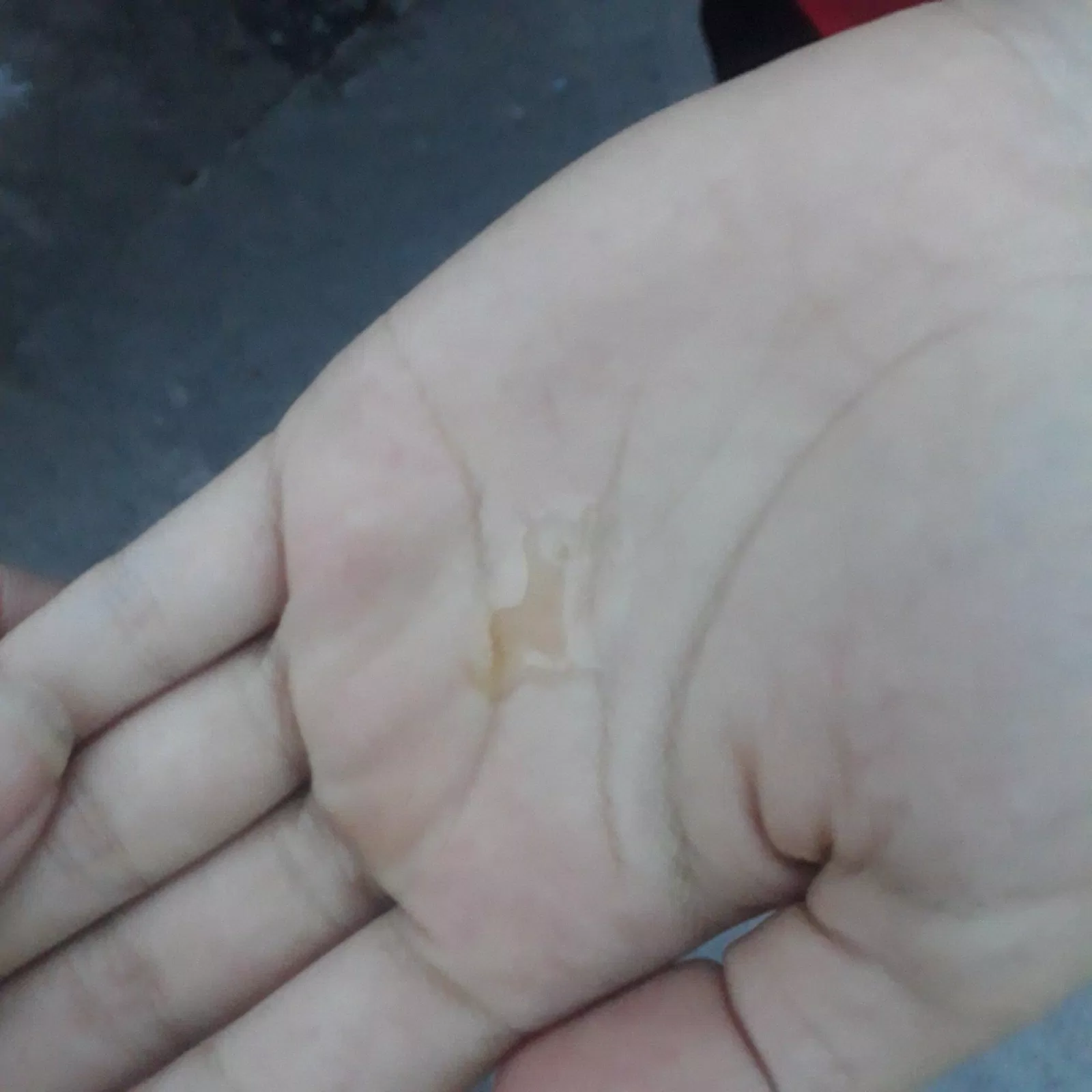 Dưỡng chất có kết cấu dạng lỏng, sánh đặc, màu vàng nhạt. Mùi thơm nhẹ nhàng, quyến rũ (ảnh: BlogAnChoi).