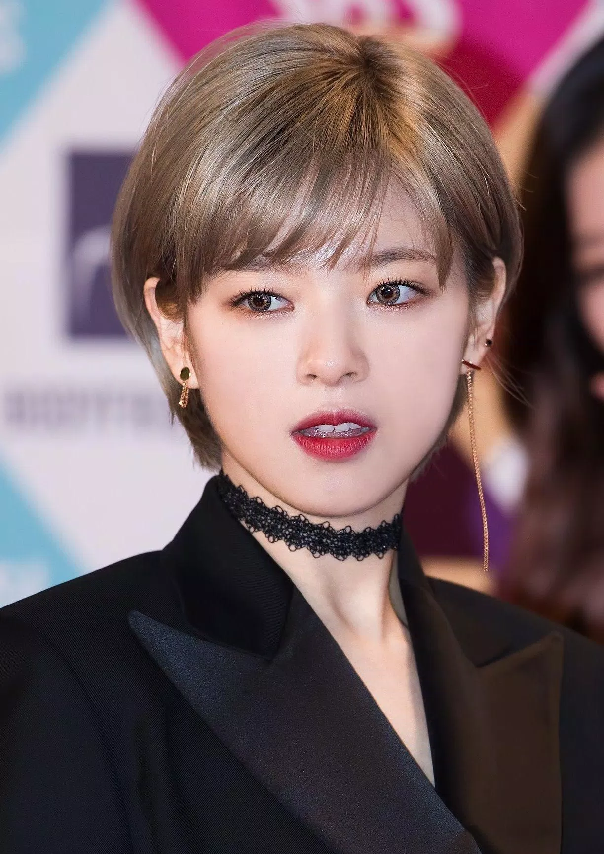 Các kiểu tóc ngắn của Jeongyeon (Ảnh: Internet).