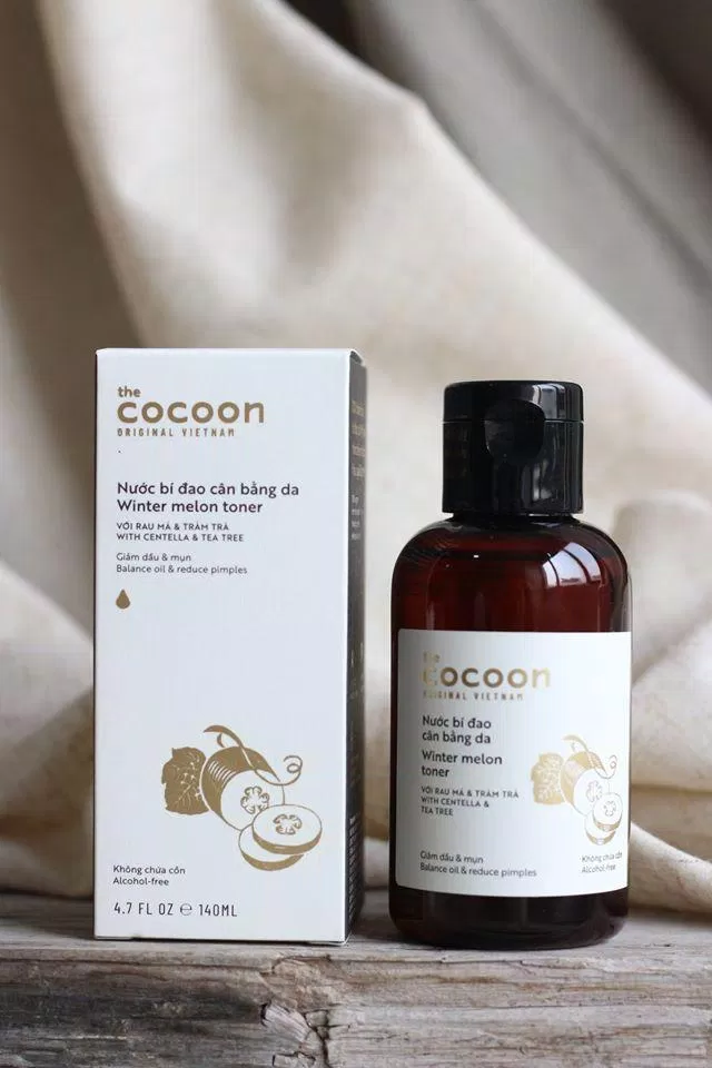 Có thể sử dụng toner Cocoon bí đao để dưỡng da, làm lotion mask và chấm vết mụn sưng viêm. (Ảnh: Internet)