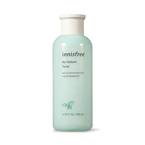 Nước hoa hồng kiềm dầu, giảm bóng nhờn Innisfree No Sebum Toner. 9anhr: internet)
