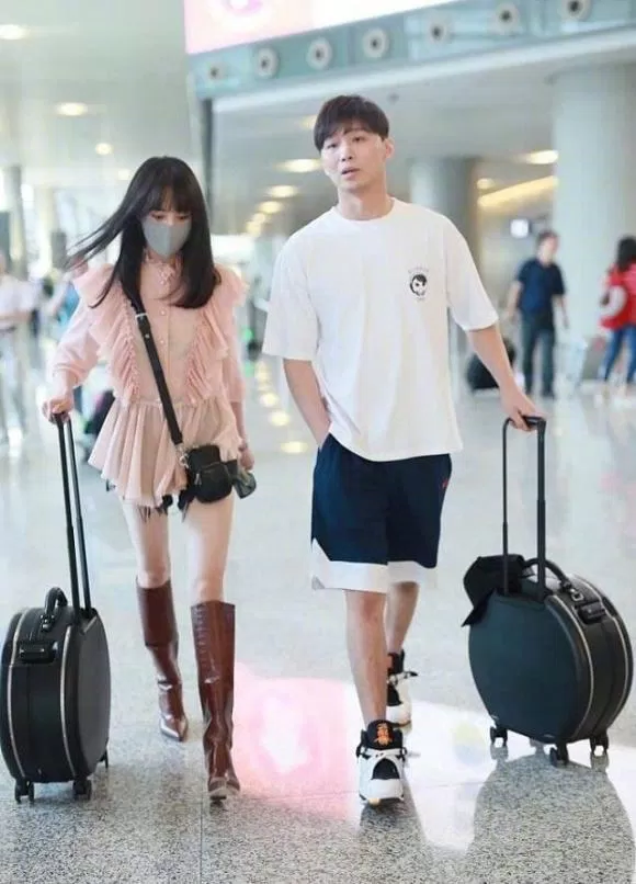 Trịnh Sảng với Trương Hằng và câu chuyện lùm xùm sau đó (Ảnh: Internet). Trịnh Sảng với Trương Hằng và câu chuyện lùm xùm sau đó (Ảnh: Internet).