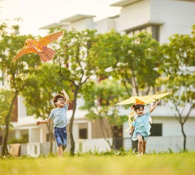 Mọi đứa trẻ đều cần được "chơi đùa" đúng cách, đúng lứa tuổi (ảnh Internet) Mọi đứa trẻ đều cần được "chơi đùa" đúng cách, đúng lứa tuổi (ảnh Internet)