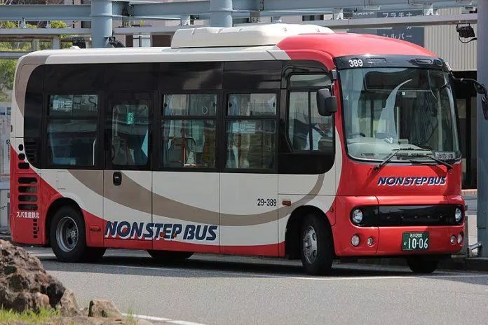 Xe buýt Hokutetsu cũng đi từ trạm Kanazawa là lựa chọn thứ hai để bắt đầu cuộc hành trình khám phá vườn Kenrokuen (Ảnh: Internet).