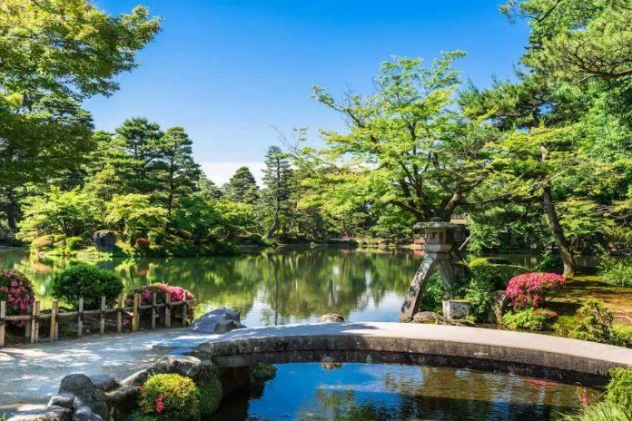 Vườn Kenrokuen là điểm đến tuyệt vời dành cho những người yêu thiên nhiên và đam mê kiến trúc (Ảnh: Internet).