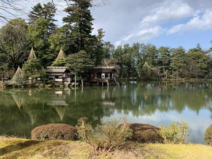 Kasumigaike là một trong hai hồ lớn của vườn Kenrokuen (Ảnh: Internet).