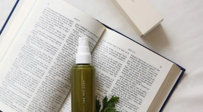 Dung tích 115ml khá vừa vặn để cho vào túi, cặp xách mang đi. (Ảnh: Internet)
