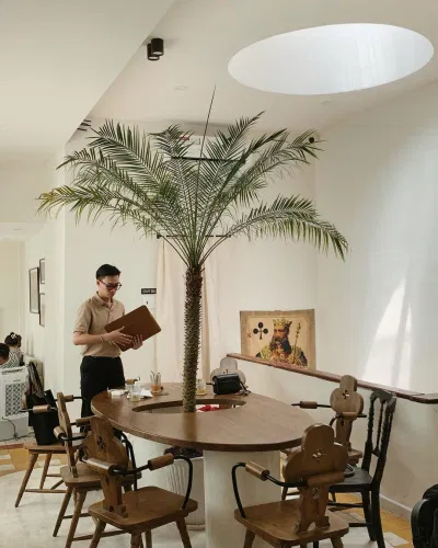 Không gian trên lầu của quán (ảnh: Instagram @zeraffe.coffee)