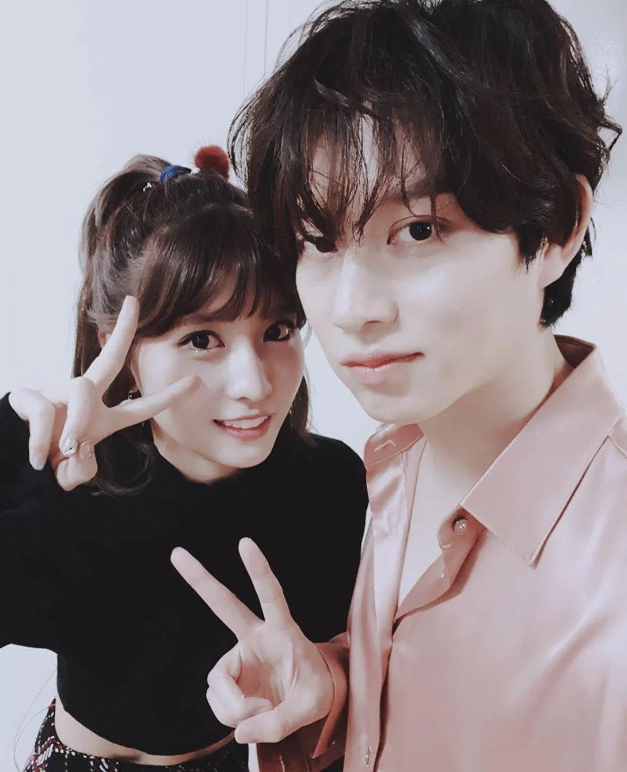 Momo (TWICE) - Heechul (Super Junior) lọt top 12 cặp đôi đỉnh nhất Kbiz theo TMI News. (Nguồn: Internet) Momo (TWICE) - Heechul (Super Junior) lọt top 12 cặp đôi đỉnh nhất Kbiz theo TMI News. (Nguồn: Internet)